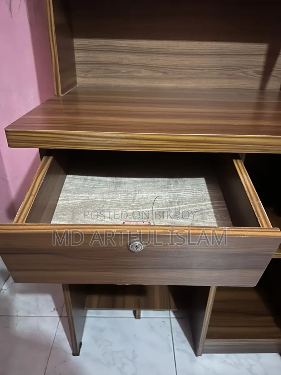 টেবিল বিক্রি হবে
