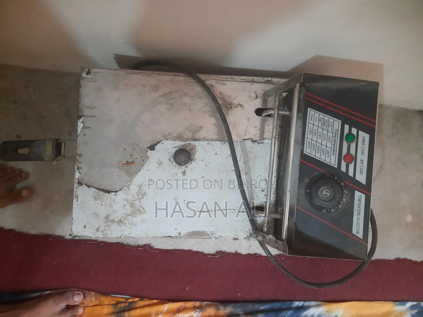 Deep fryer used for less than 1 month. Selling because I need money.