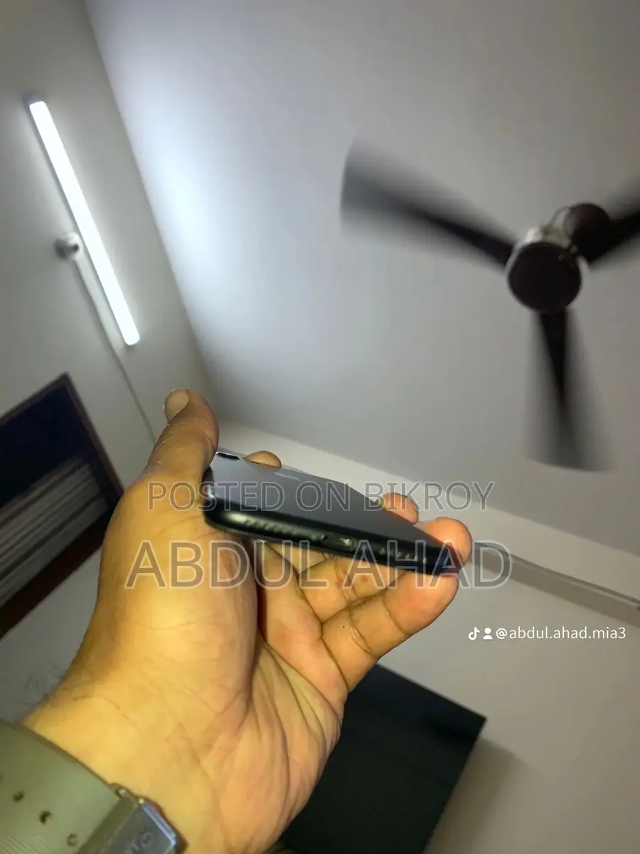 Apple iPhone 7 . (Used)