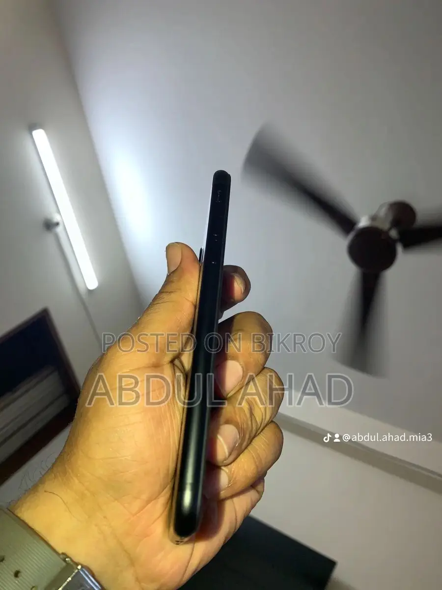 Apple iPhone 7 . (Used)