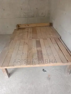 একটি চৌকি বিক্রি করা হবে