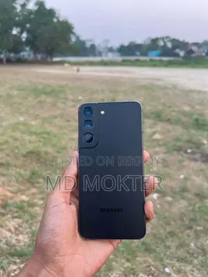 Samsung Galaxy S22 . (Used)