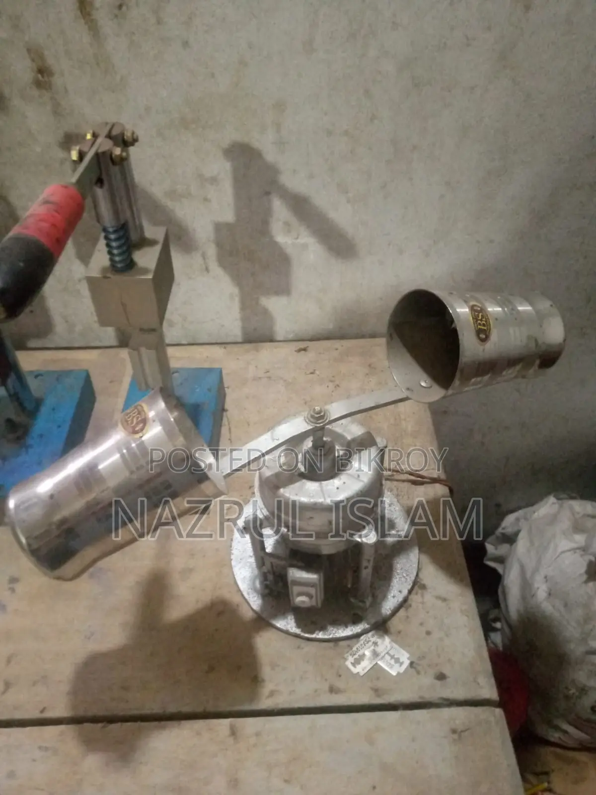 কলম তৈরি করার মেশিন ও মোমবাতি তৈরির মেশিন।