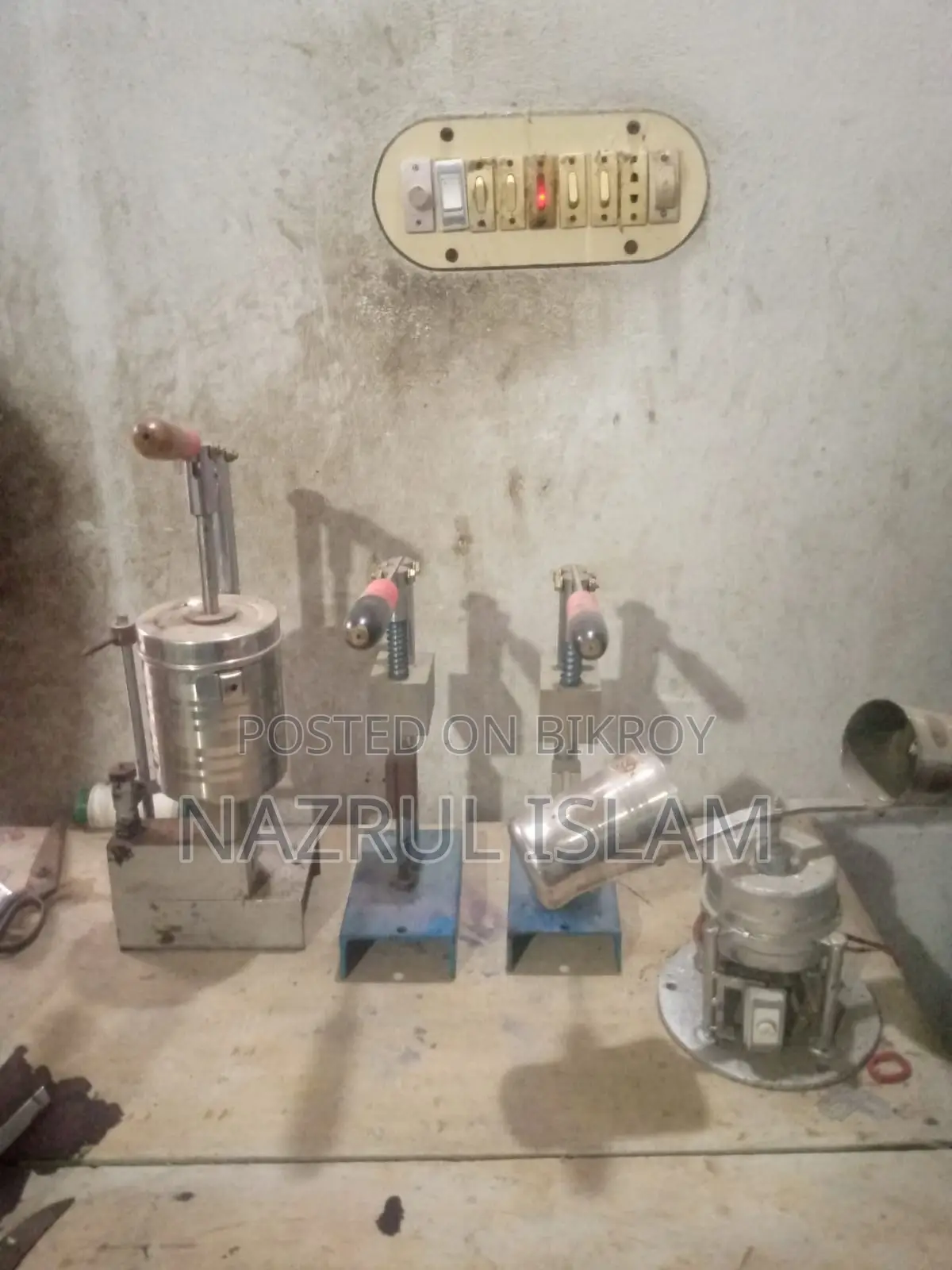 কলম তৈরি করার মেশিন ও মোমবাতি তৈরির মেশিন।
