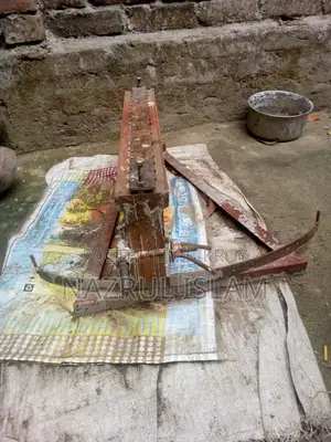 কলম তৈরি করার মেশিন ও মোমবাতি তৈরির মেশিন।