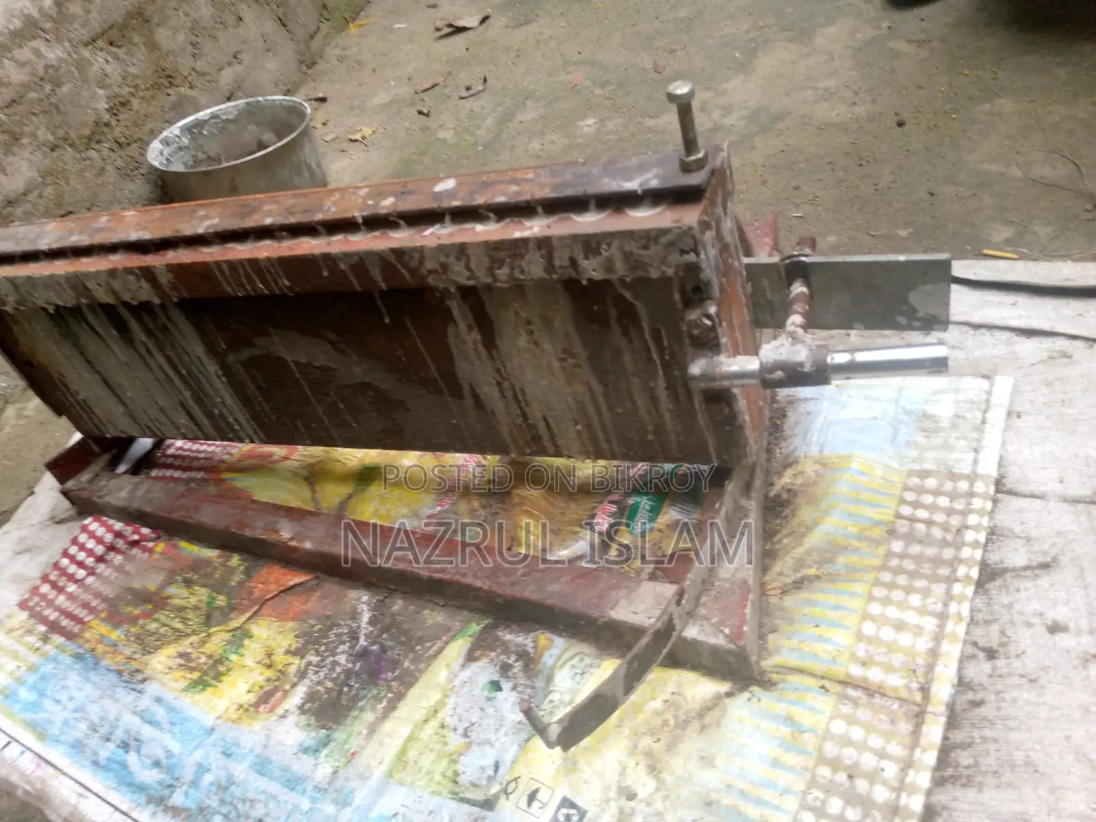 কলম তৈরি করার মেশিন ও মোমবাতি তৈরির মেশিন।