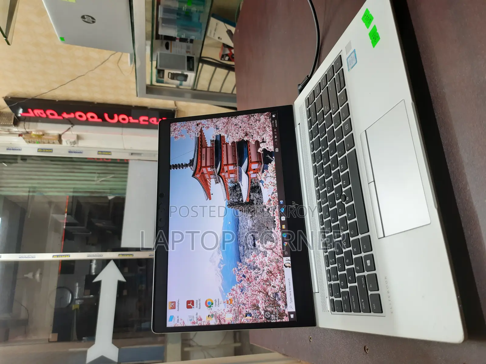 840 g6 i5 SILVER COLOR, 256/8GB PROCESSOR base 1.9 GHZs