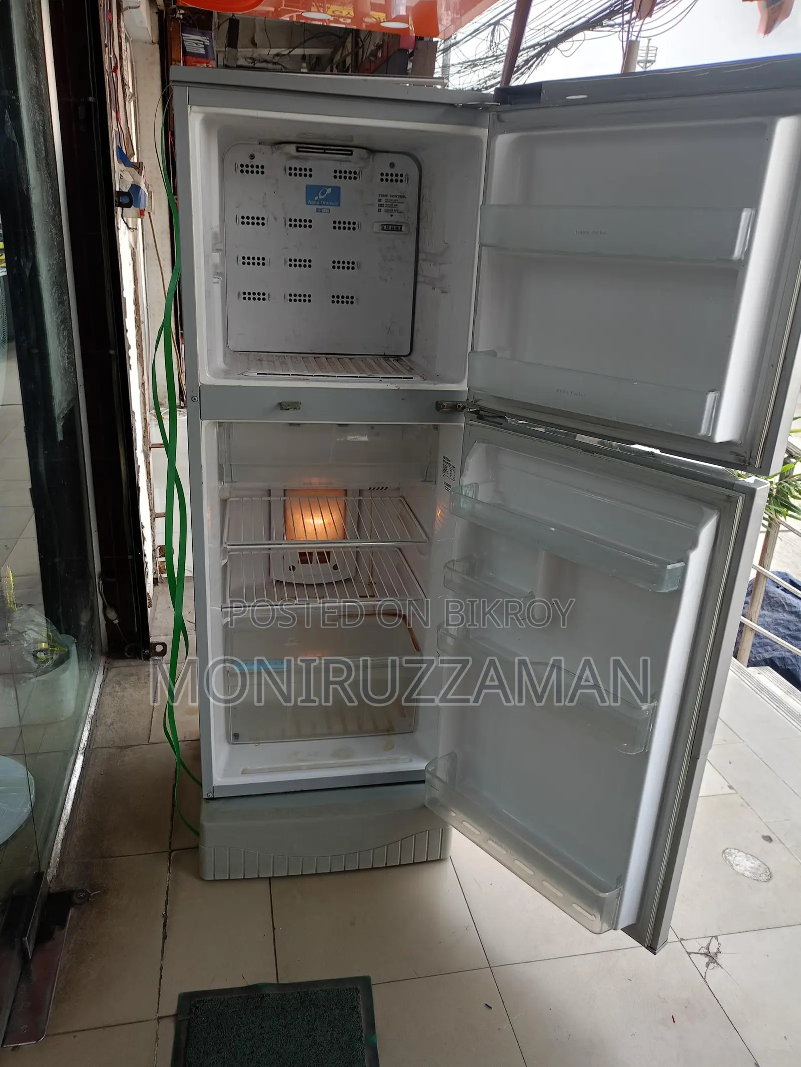 Original Hitachi Brand Fridge for Sale.