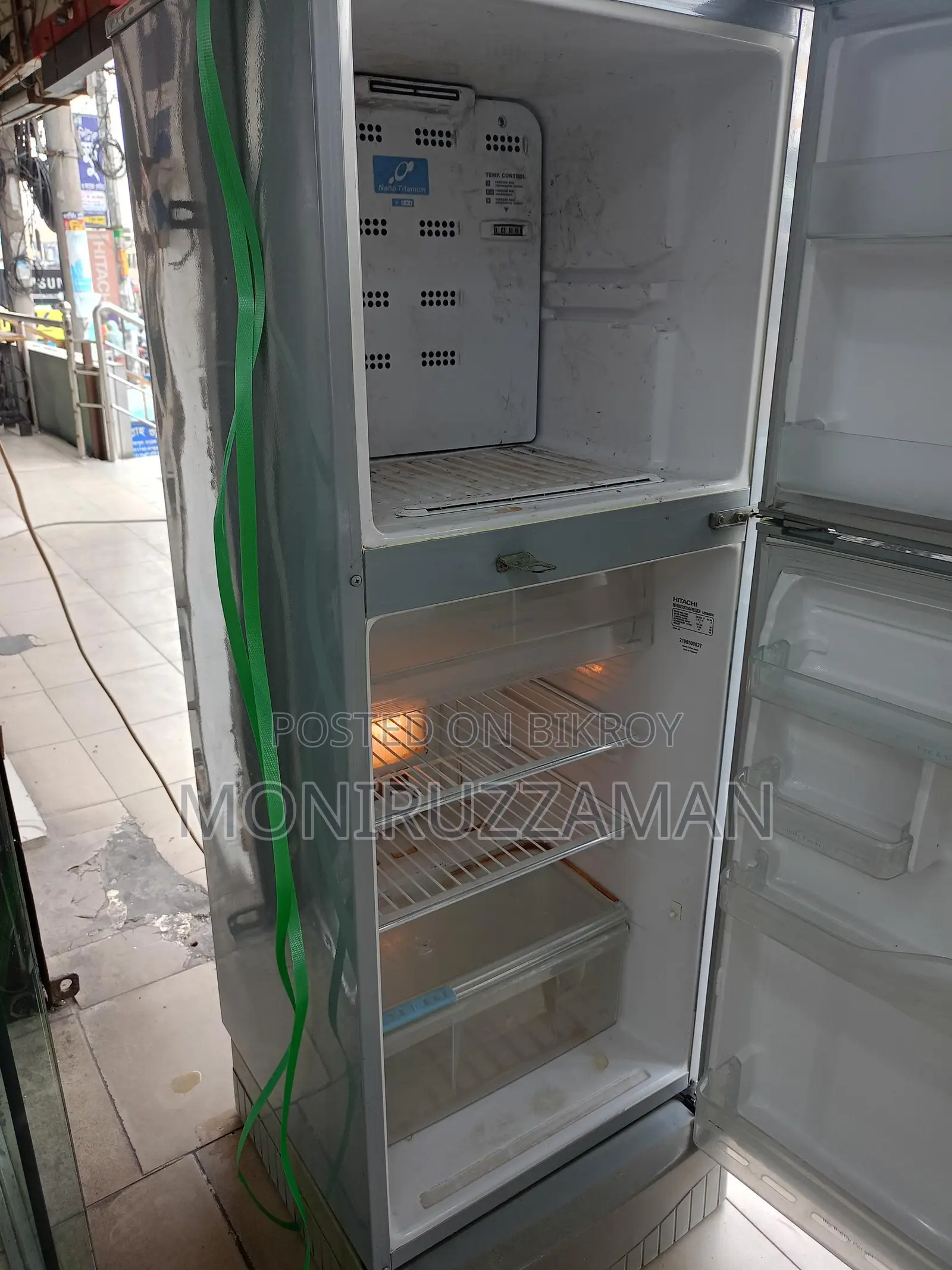 Original Hitachi Brand Fridge for Sale.