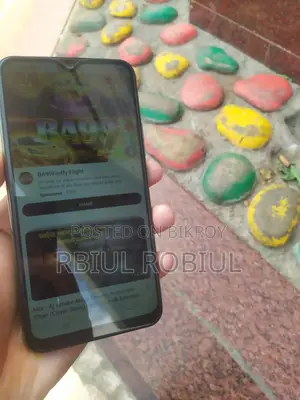 Vfone 8 /256 (Used)
