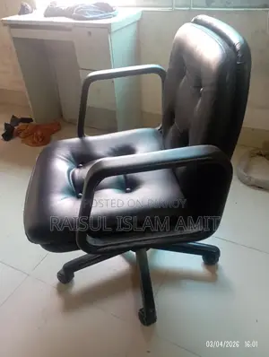 প্রিমিয়ার মানের অফিস চেয়ার যা পড়াশুনা এবং অফিসের কাজের জন্য উপযোগী