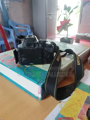 Nikon D 3200 পানির দামে বিক্রি হবে।