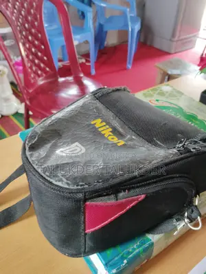 Nikon D 3200 পানির দামে বিক্রি হবে।