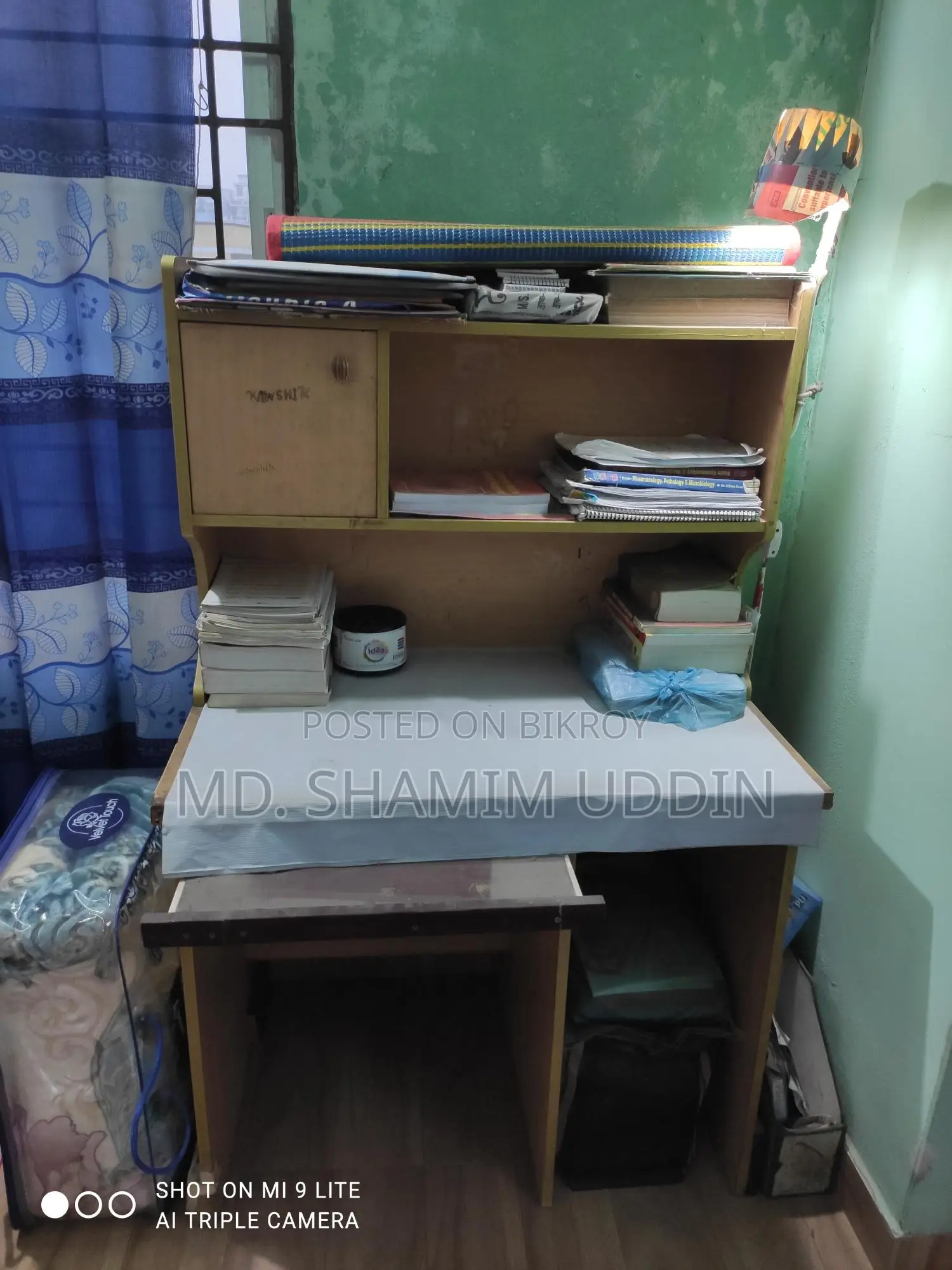 Reading and computer table for sale with table lamp stand
