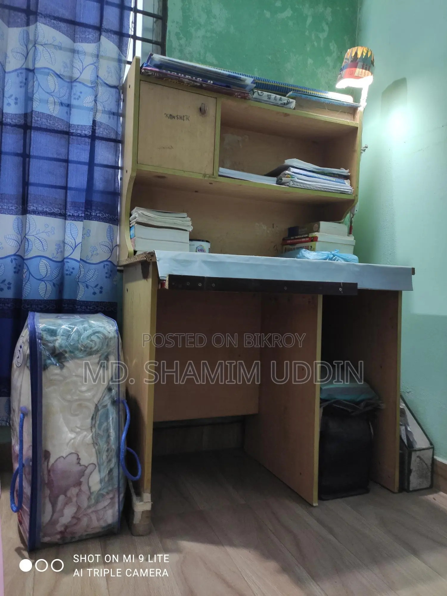Reading and computer table for sale with table lamp stand