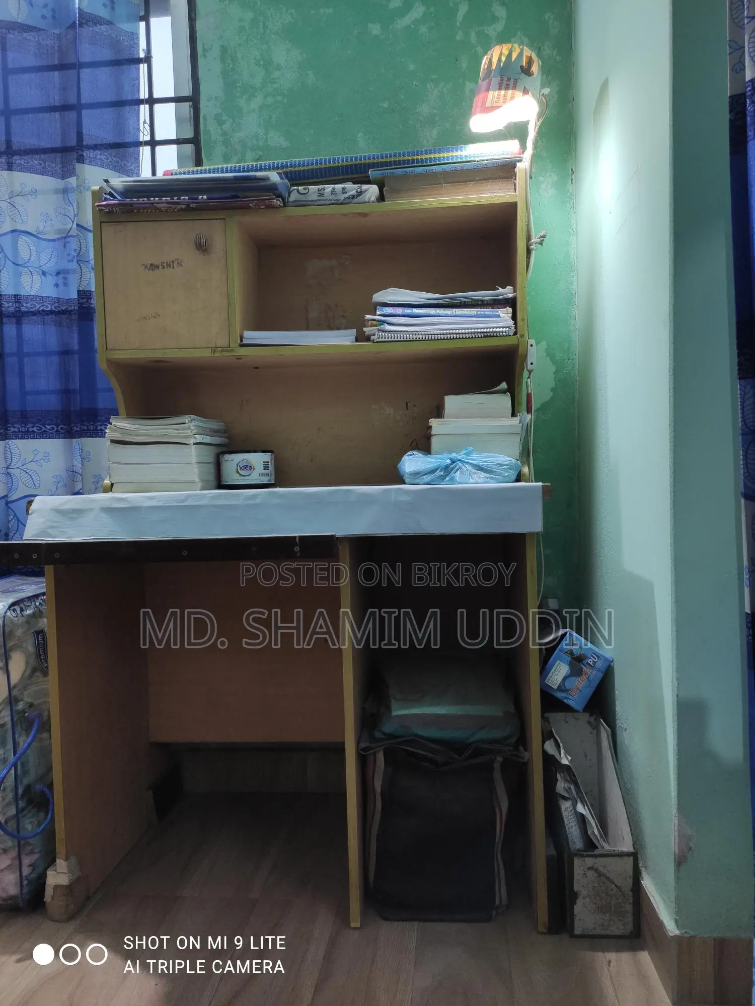 Reading and computer table for sale with table lamp stand