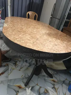 ডাইনিং টেবিল