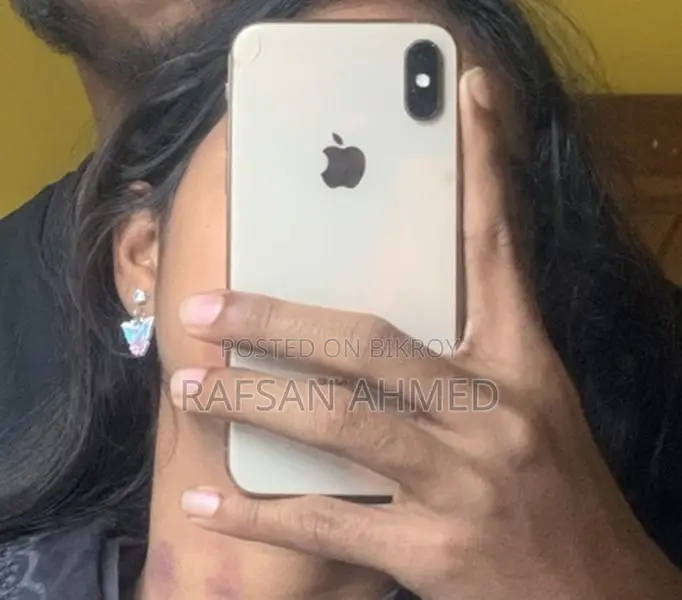 Apple iPhone XS . (Used)