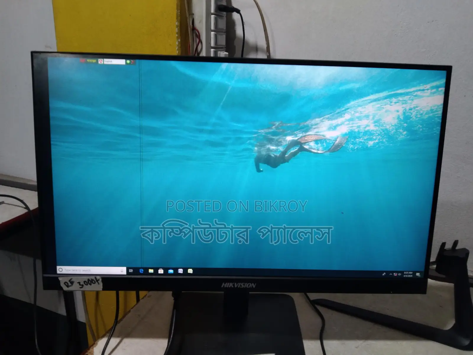 Borderless 22-inch IPS Monitor with minor scratch