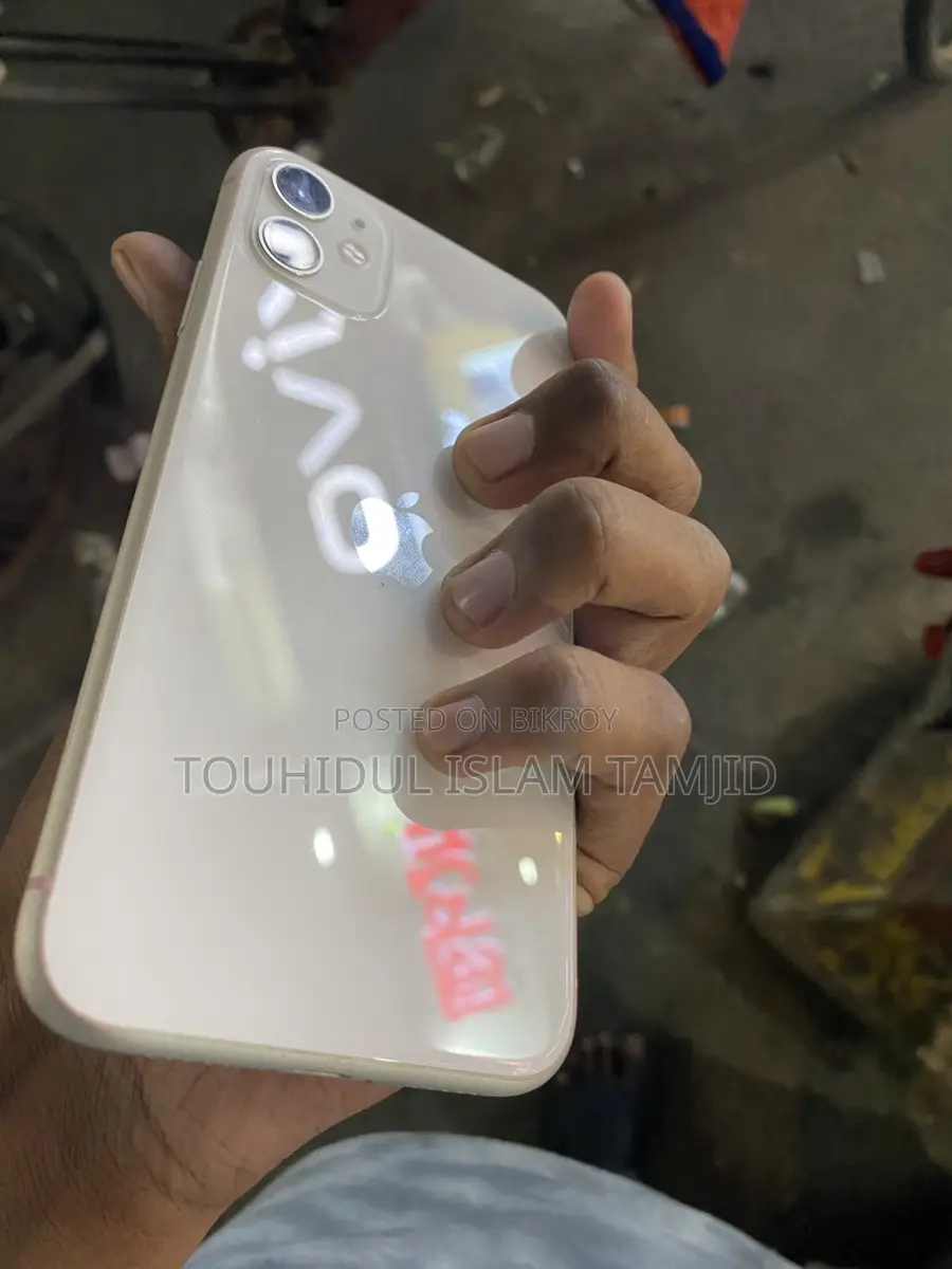 Apple iPhone 11 (Used)