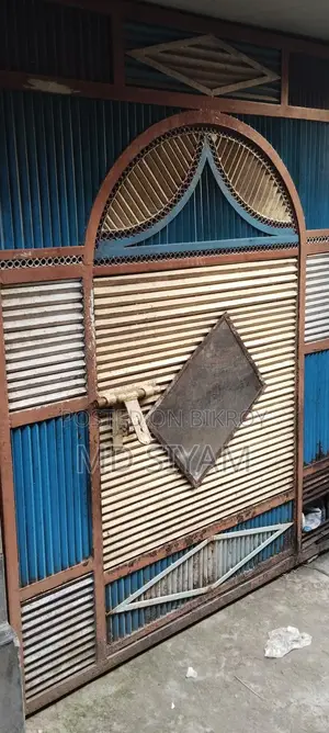 মেইন গেইটের দরজা
