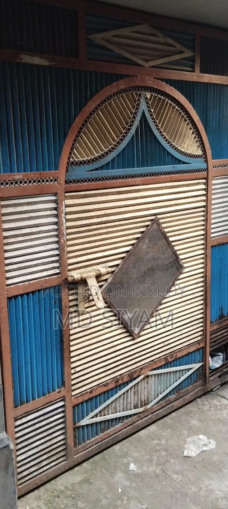 মেইন গেইটের দরজা