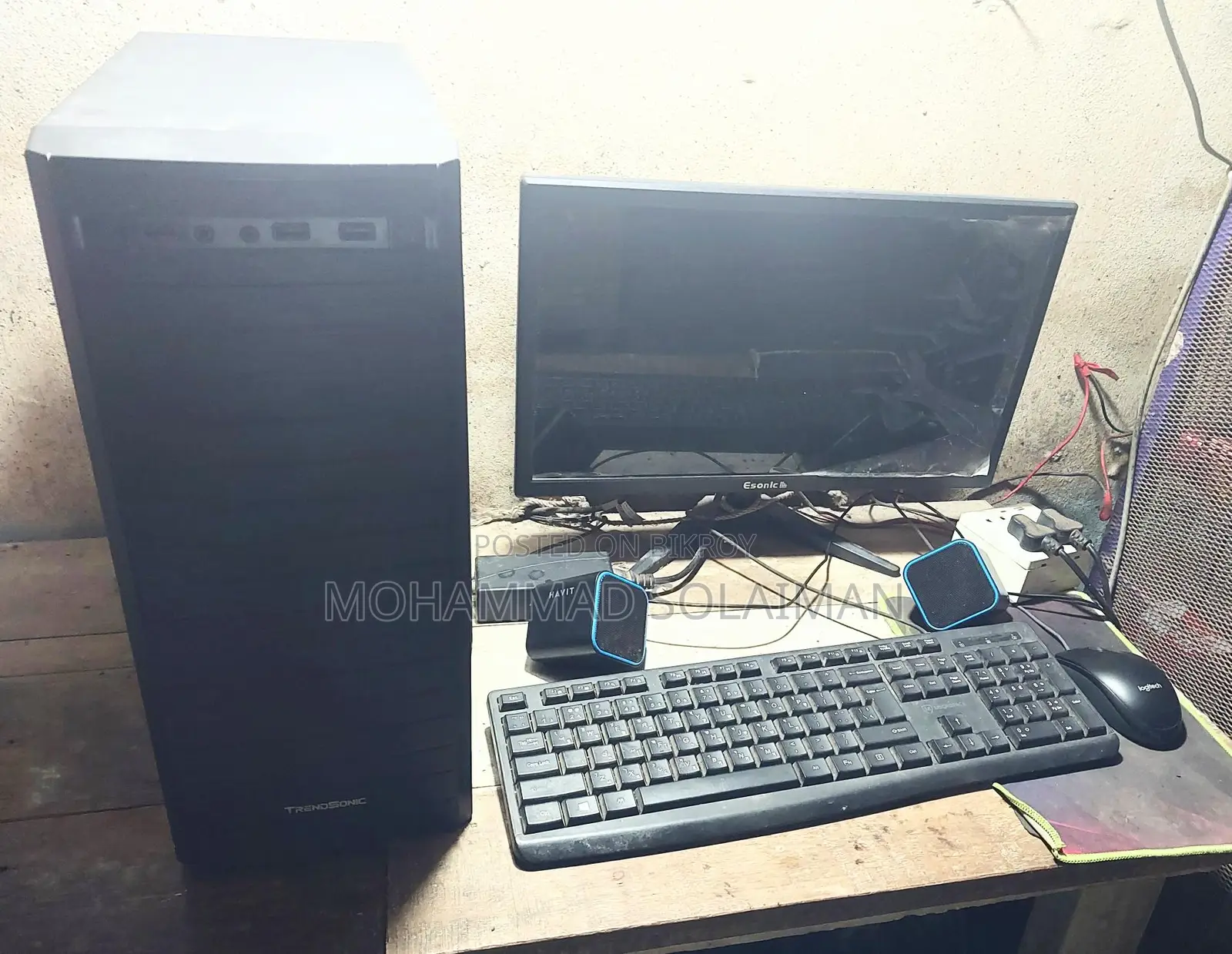 Desktop Computer. 19-inch Monitor. SSD 256 GB