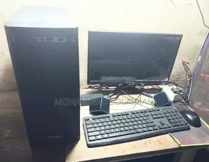 Desktop Computer. 19-inch Monitor. SSD 256 GB
