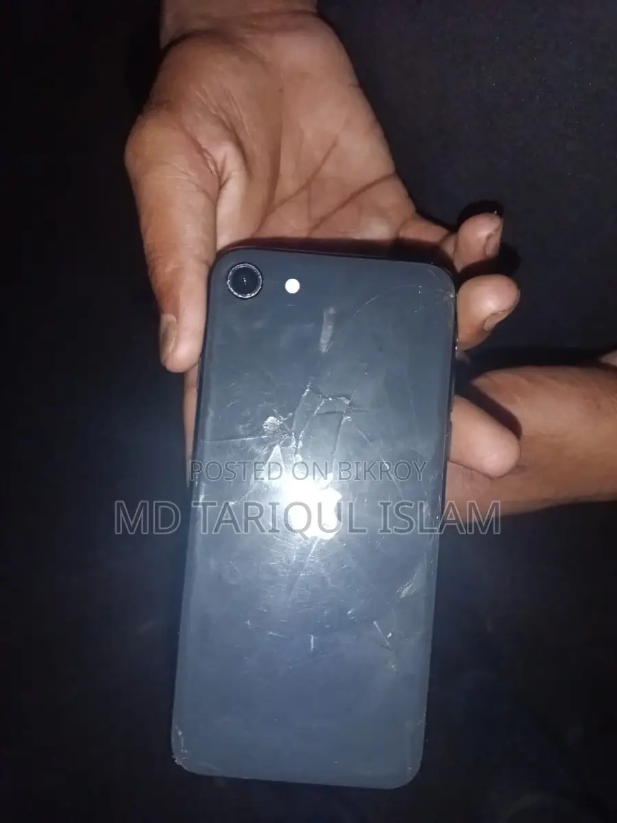 Apple iPhone SE 2020 (Used)
