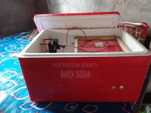 ইনকুবেটর মেশিন