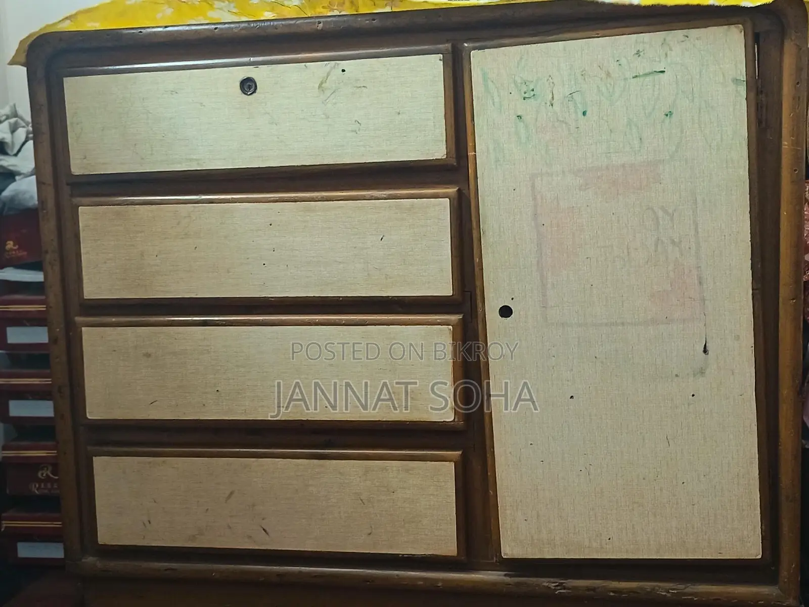 1 Wardrobe. One drawer has a minor issue, I will fix it.