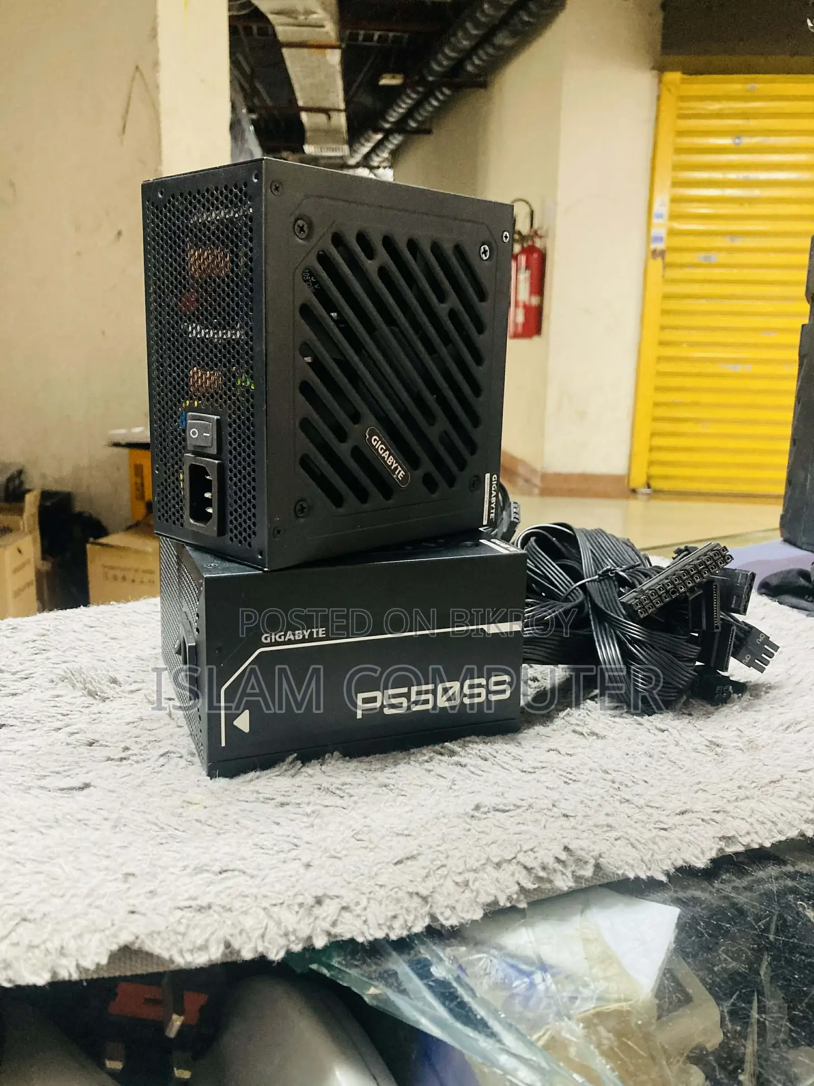 GIGABYTE P550SS 80PLUS SILVER Gaming Power Supply