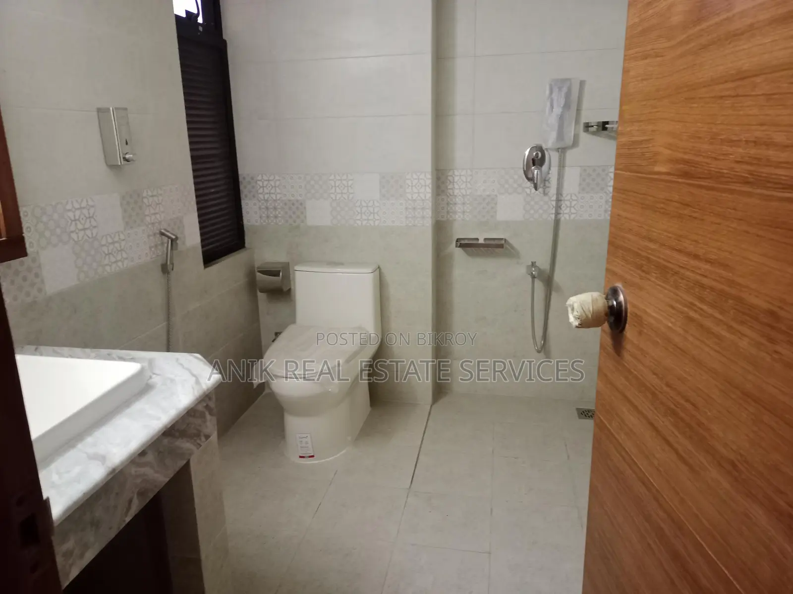 Good Quality 4 Bedroom Un Farnised Flat Rent At Gulshan 2