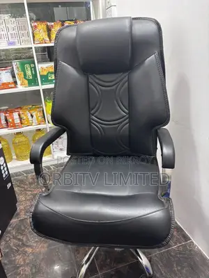 Office Chair + Desk for Sale (Almost New!)