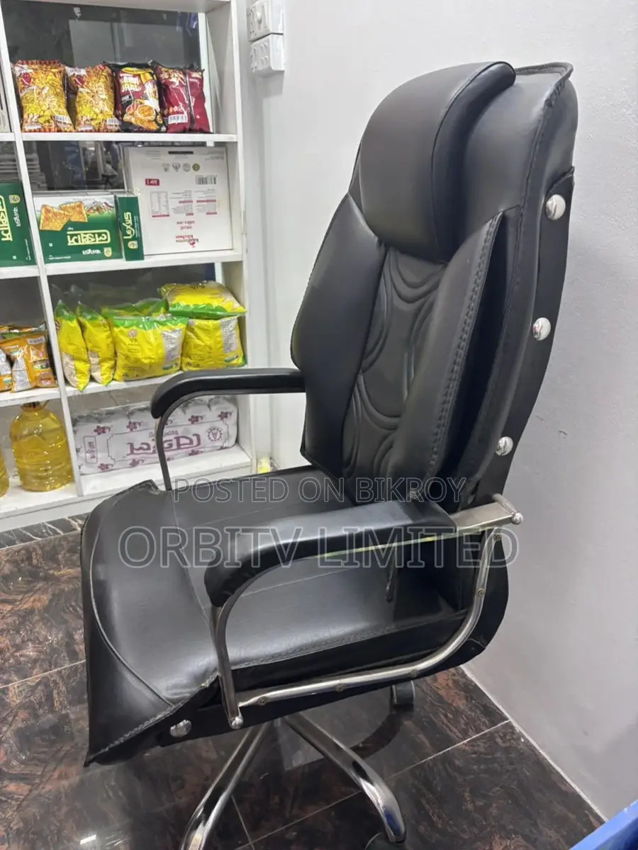 Office Chair + Desk for Sale (Almost New!)