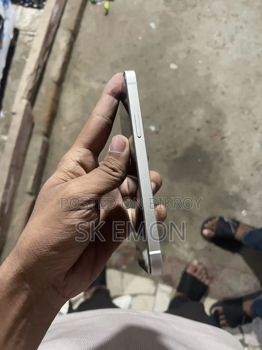 Apple iPhone 12 (Used)