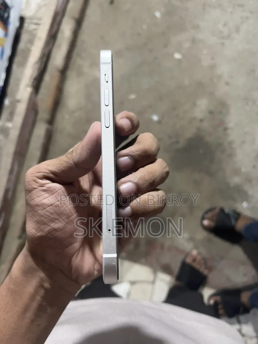 Apple iPhone 12 (Used)