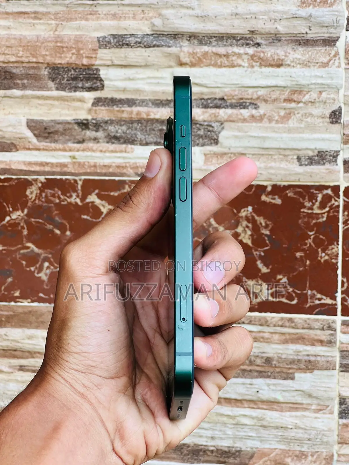 Apple iPhone 13 (Used)