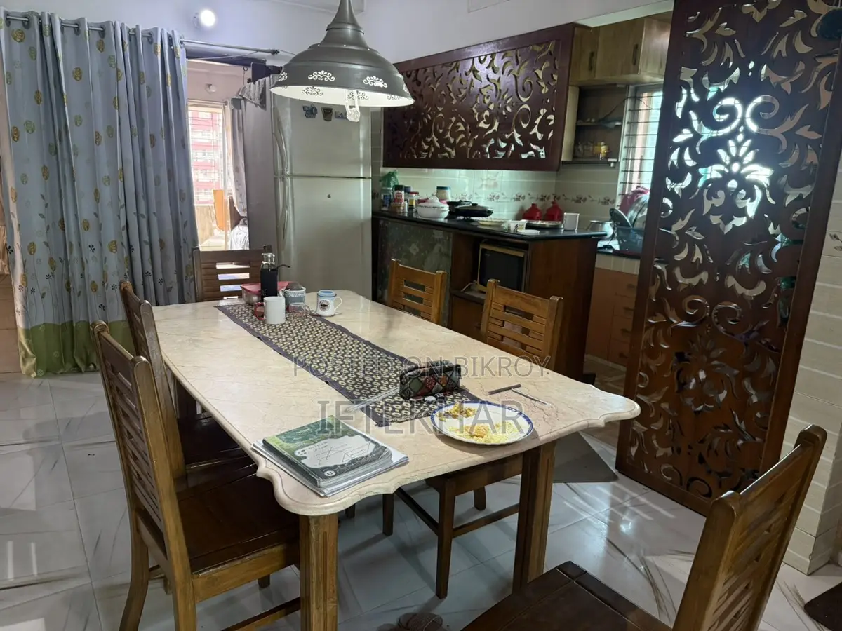 গ্রানাইট ডাইনিং টেবিল সাগুন কাঠ এর পায়া