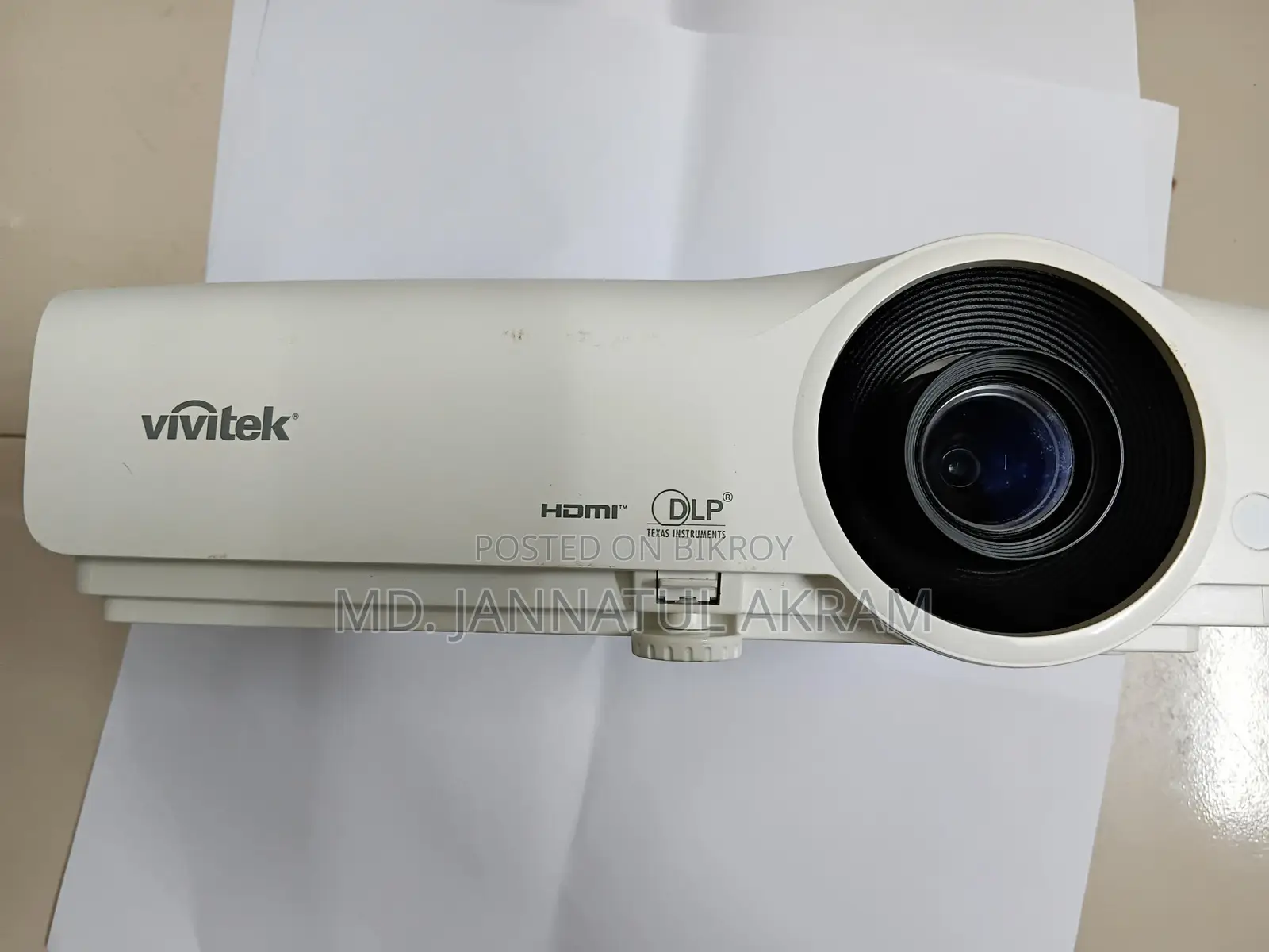 VIVITEK PROJECTOR