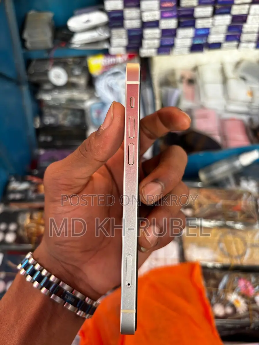 Apple iPhone 12 (Used)