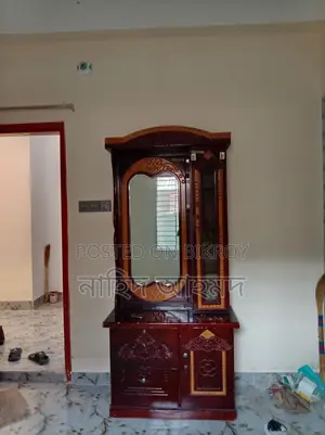ড্রেসিং টেবিল।