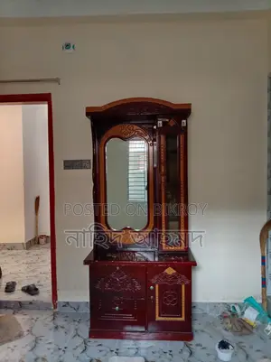 ড্রেসিং টেবিল।
