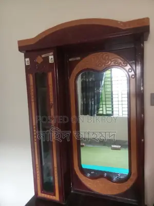 ড্রেসিং টেবিল।