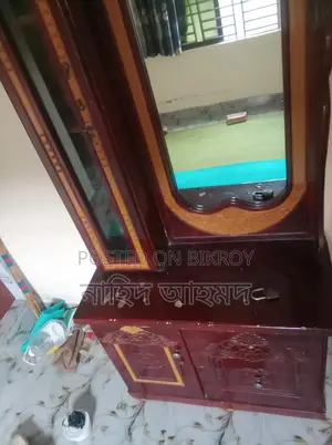 ড্রেসিং টেবিল।