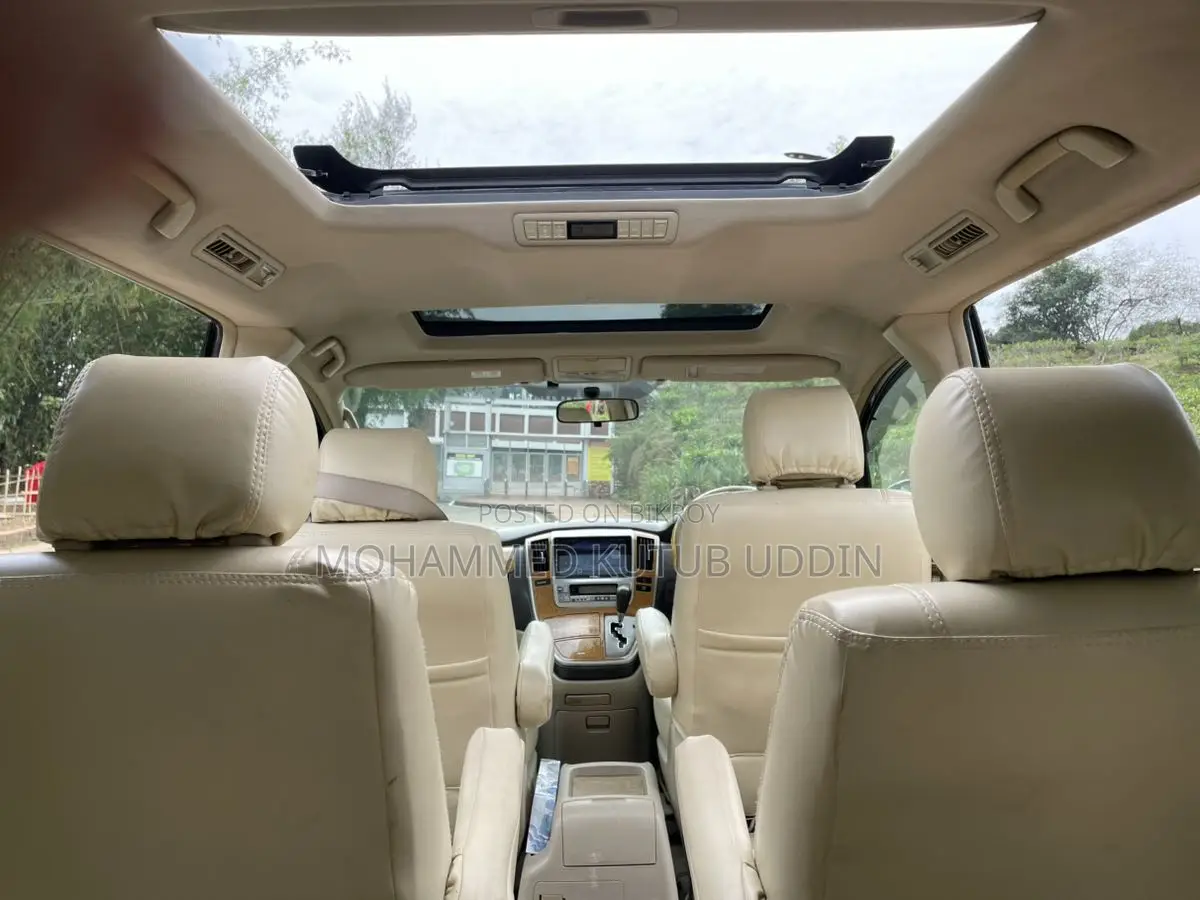 Toyota Alphard . 2005
