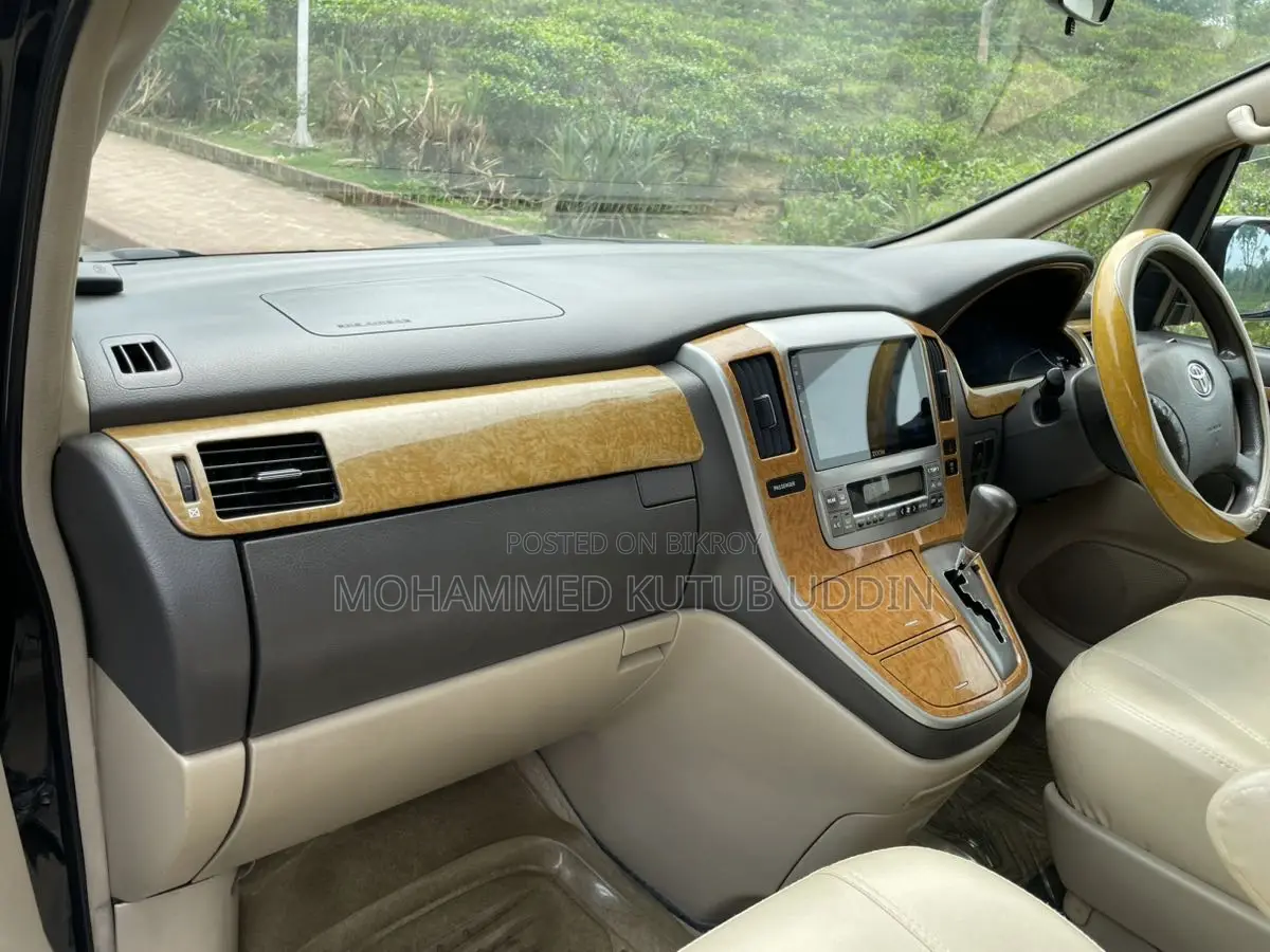 Toyota Alphard . 2005