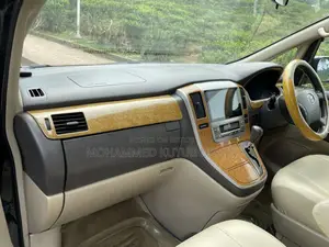 Toyota Alphard . 2005