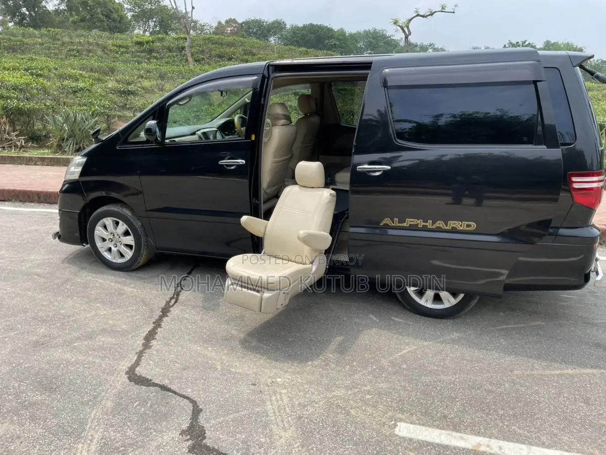 Toyota Alphard . 2005