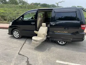 Toyota Alphard . 2005